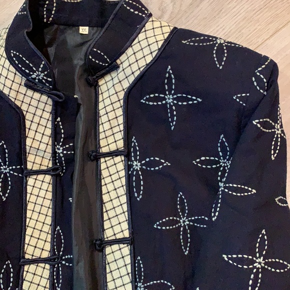 Vintage Women's Asian Jacket with Traditional Chinese Knot Buttons - Picture 3 of 8